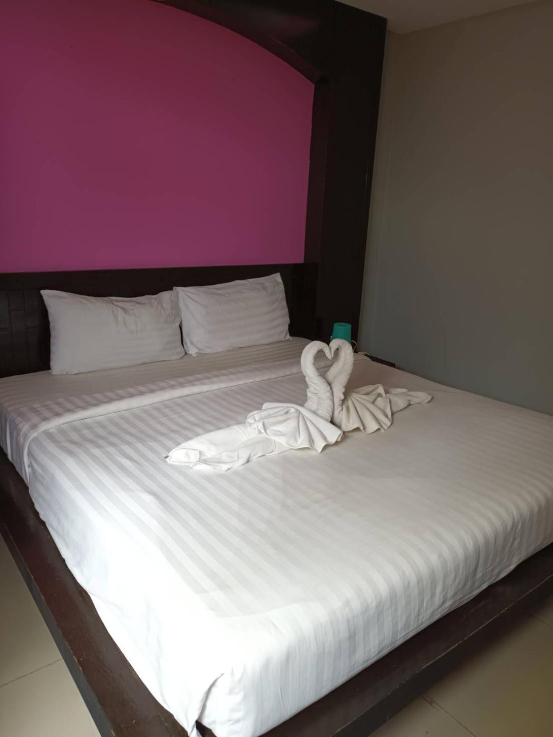 Lavender Patong Hotel Exterior photo